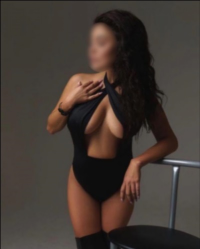 Glumso Escort Girl